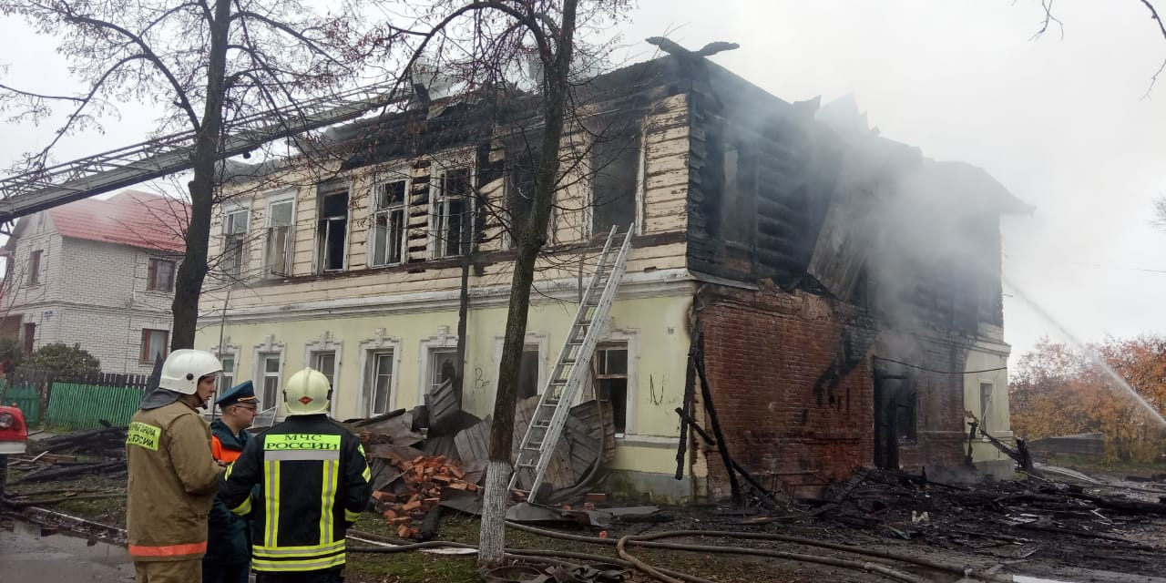 Власти рассказали, сколько получат семьи погибших в пожаре в Ростове Великом