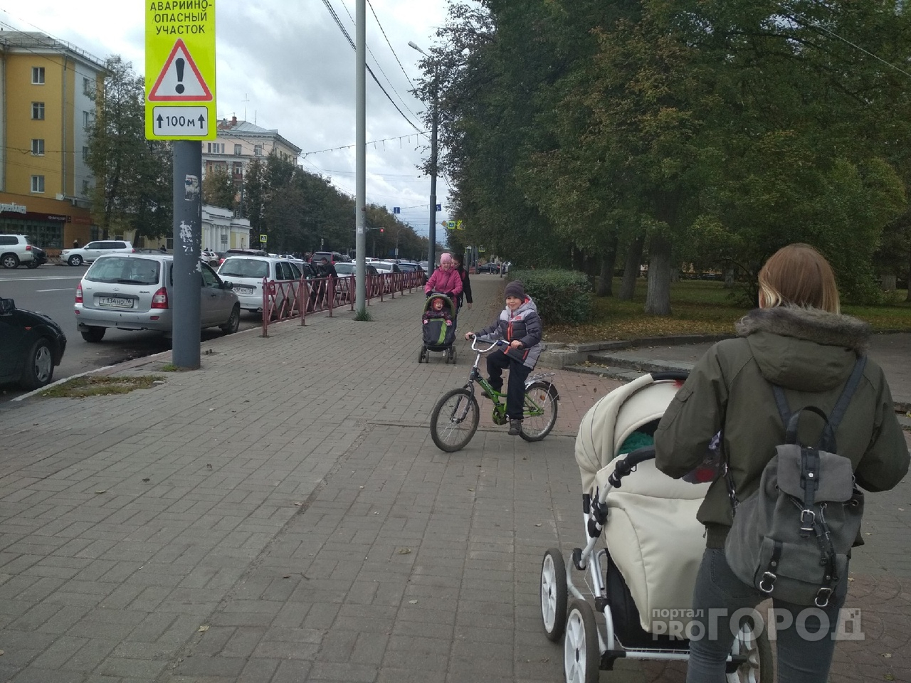 "Молоко раз в месяц": в Минтруде предложили лишить пособия работающих декретниц