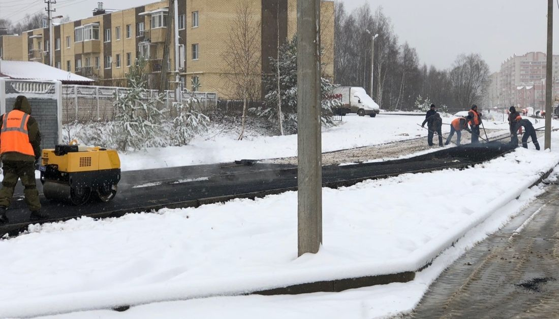 Асфальт мешают со снегом: ярославцы обсуждают дорожников