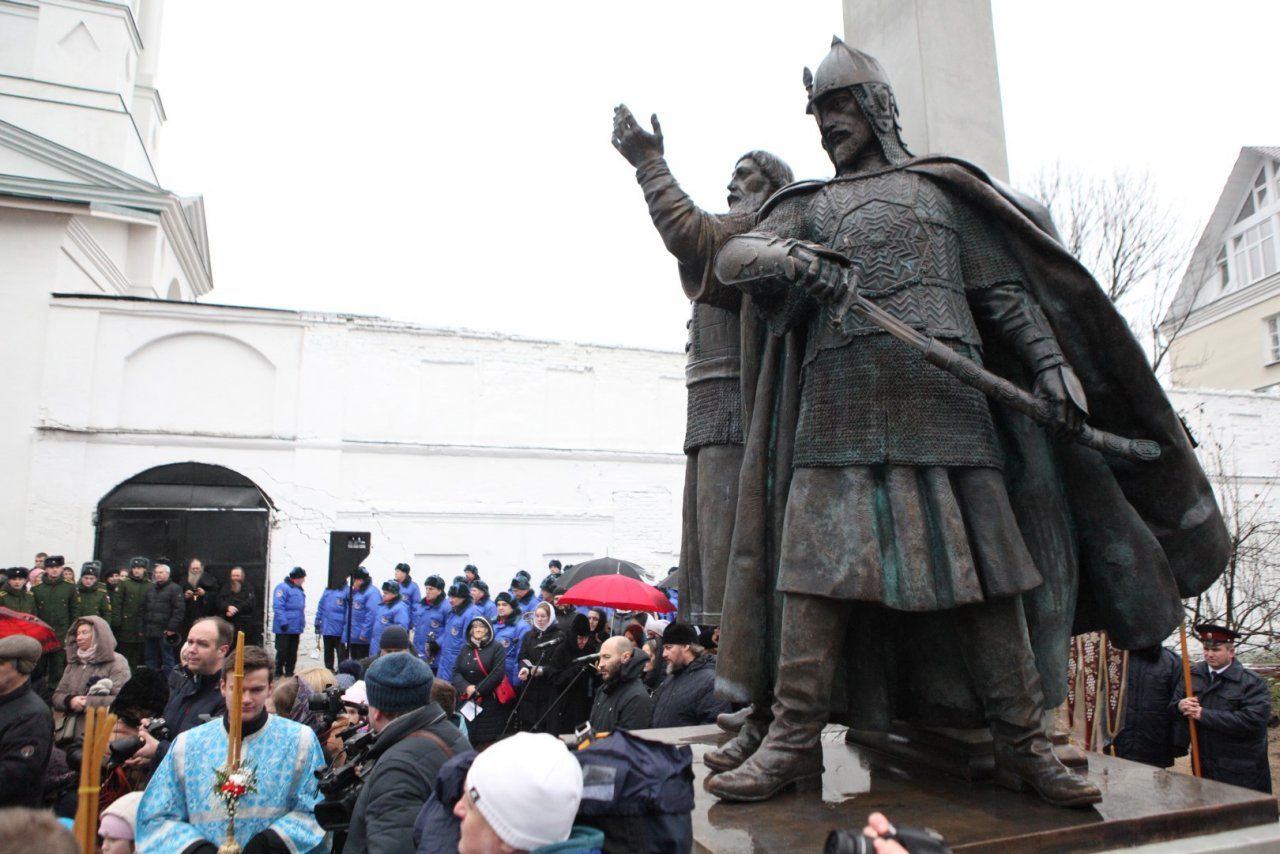 В День Народного единства Дмитрий Миронов принял участие в открытии нового памятника Минину и Пожарскому
