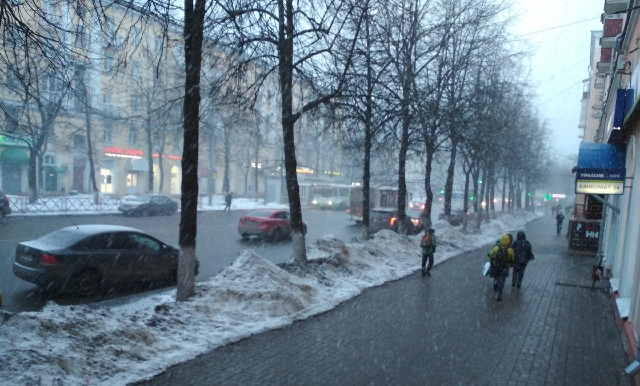 Мощный снегопад засыплет дороги: экстренное предупреждение от МЧС для ярославцев