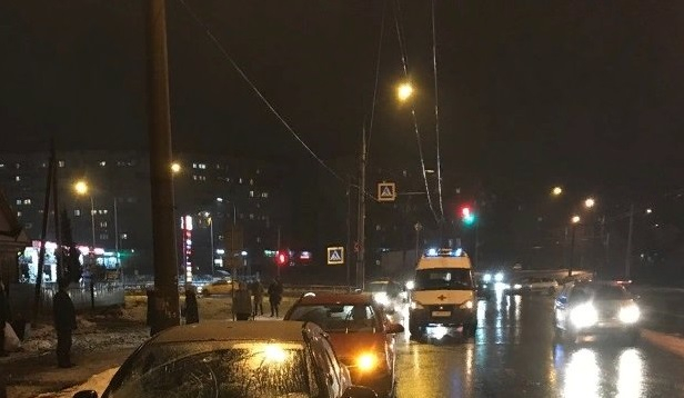 Выбежал на середину дороги: под Ярославлем насмерть сбили пешехода