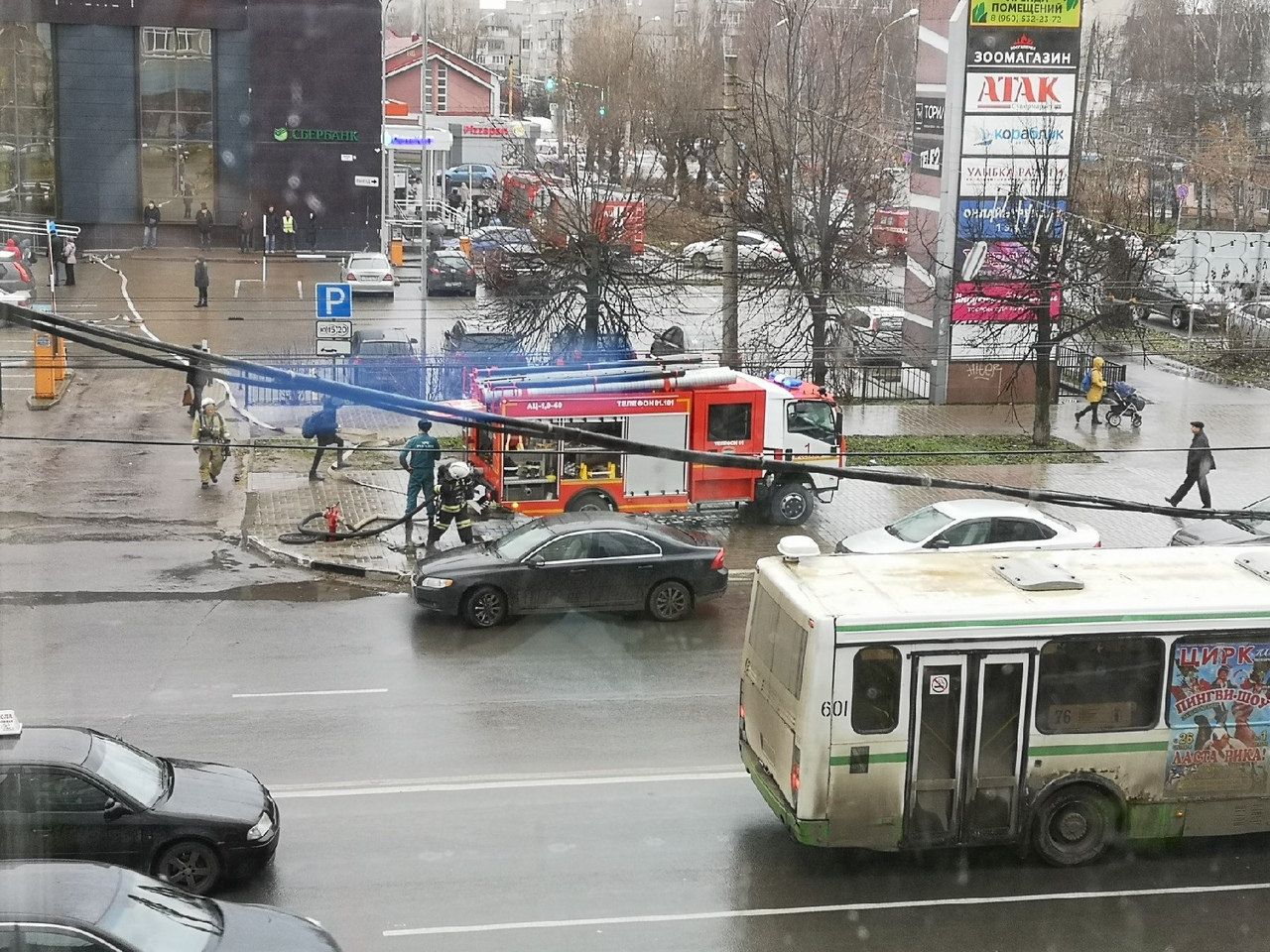 Десятки спасателей в центре: что горит в Ярославле