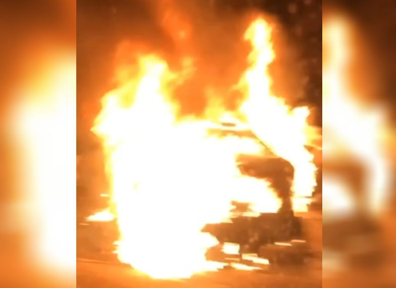 Водитель горел, а все проезжали: авария на трассе попала на камеры ярославцев