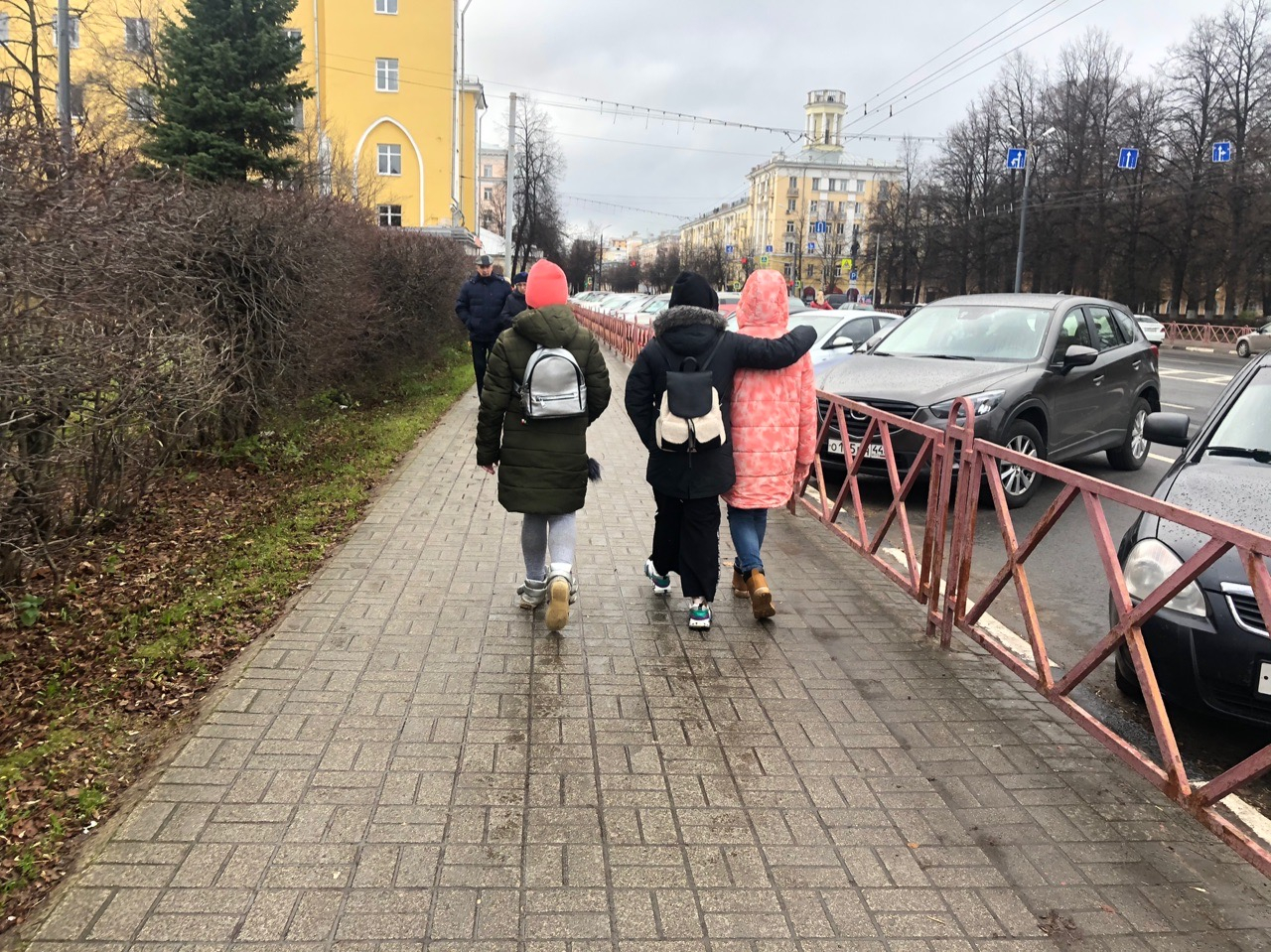 "Отменить субботы и физкультуру": что требуют родители нынешних школьников в Ярославле
