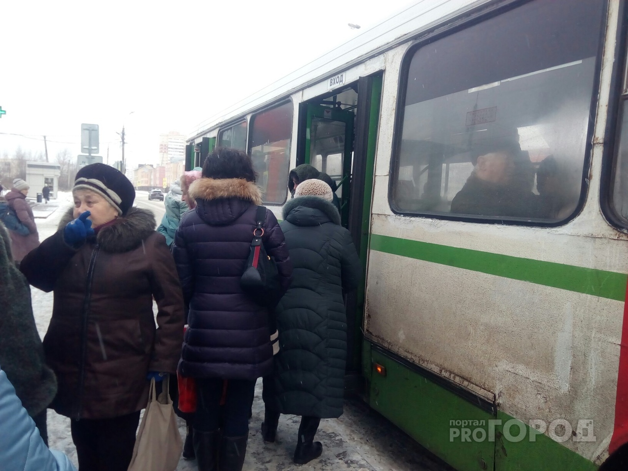 "Мне сказали-водитель невменяемый": женщину зажало в дверях троллейбуса в Ярославле
