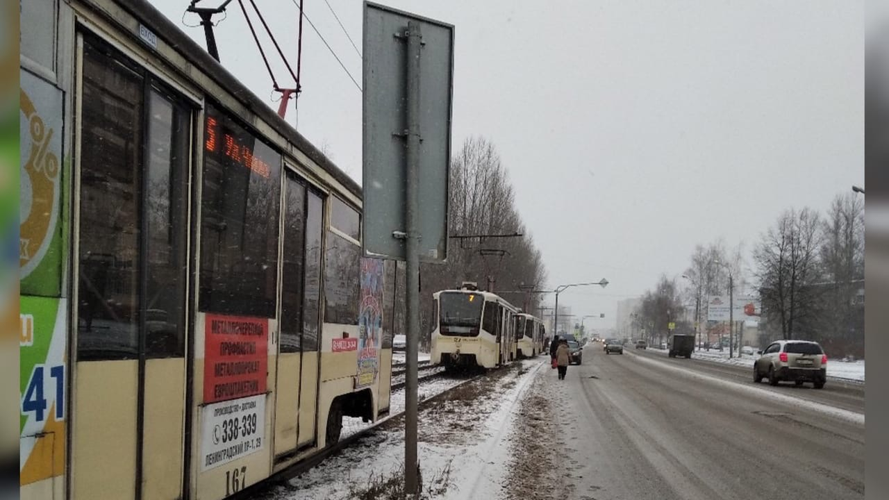 «Яжматери не пройдут»: в Ярославле намертво встали трамваи