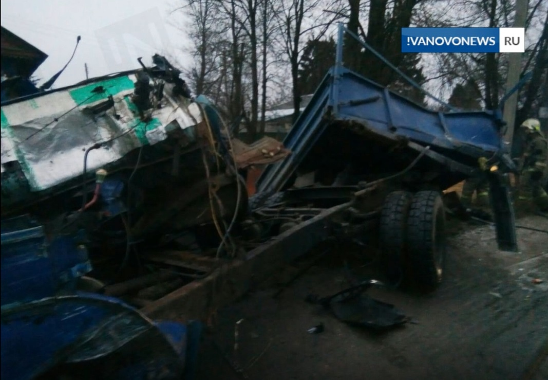 Пассажиров раскидало по дороге: что известно о ярославцах, попавших в ДТП с автобусом в Иваново