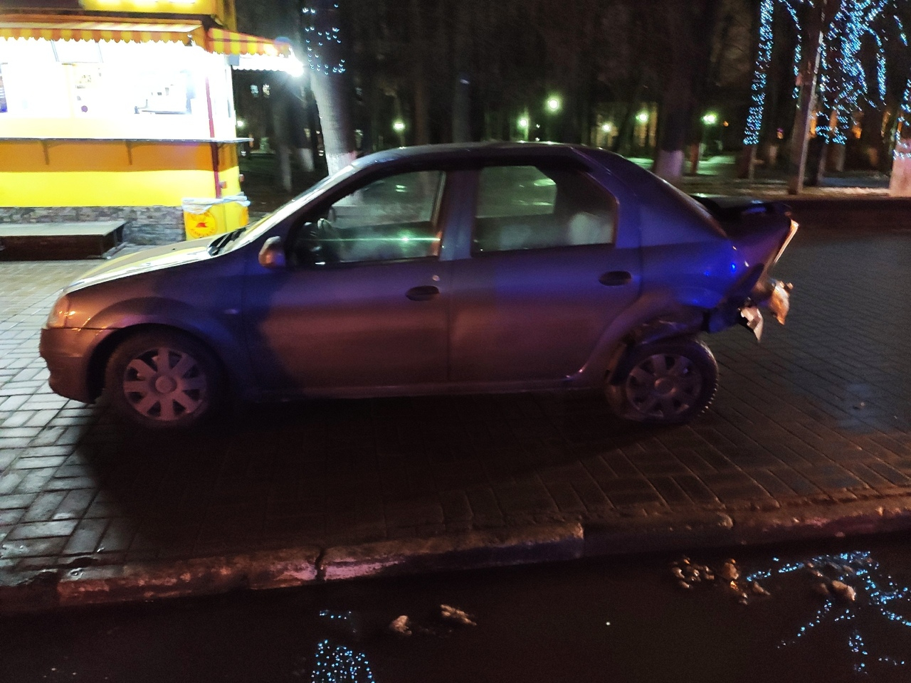 Авто вынесло на тротуар: таксист устроил погоню за виновником ДТП в Ярославле