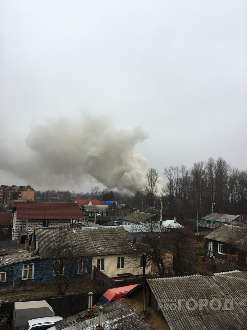 Район накрыло дымом: что горит в Ярославле