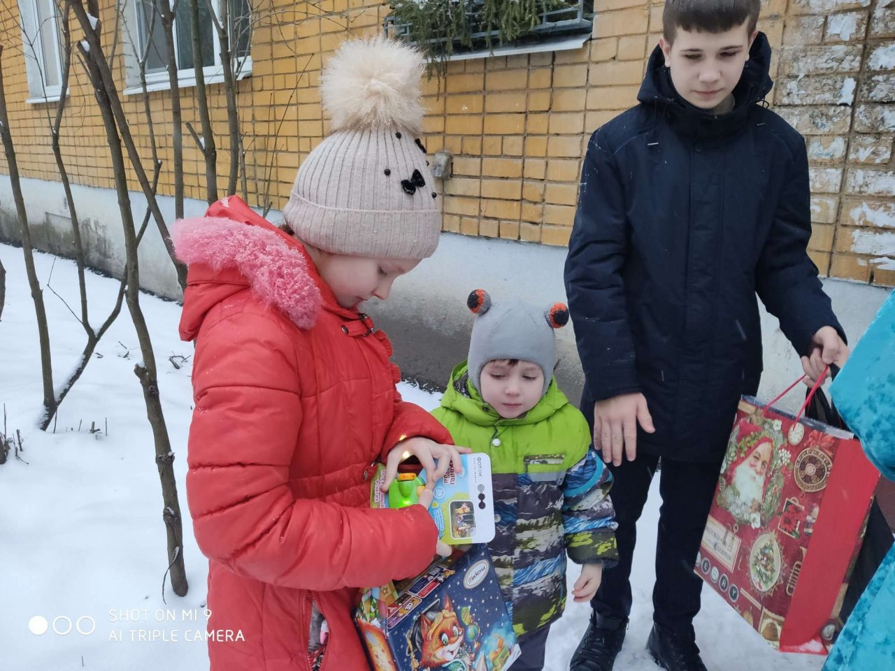 "ProГород" поздравил с Новым годом детишек из многодетных семей в Ярославле