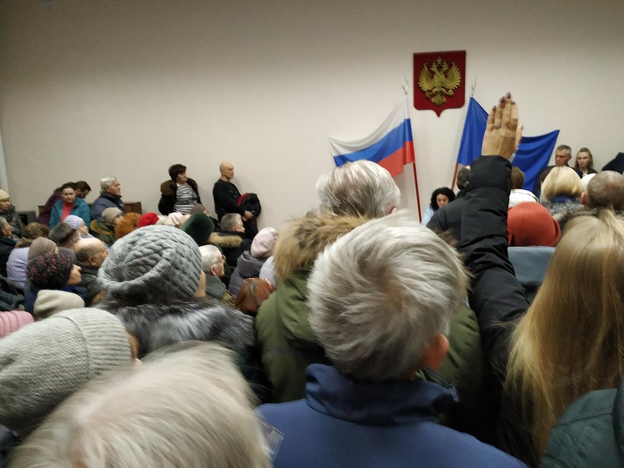 "Народ не влезает в зал": заволжане бунтуют против отключения газа в Ярославле