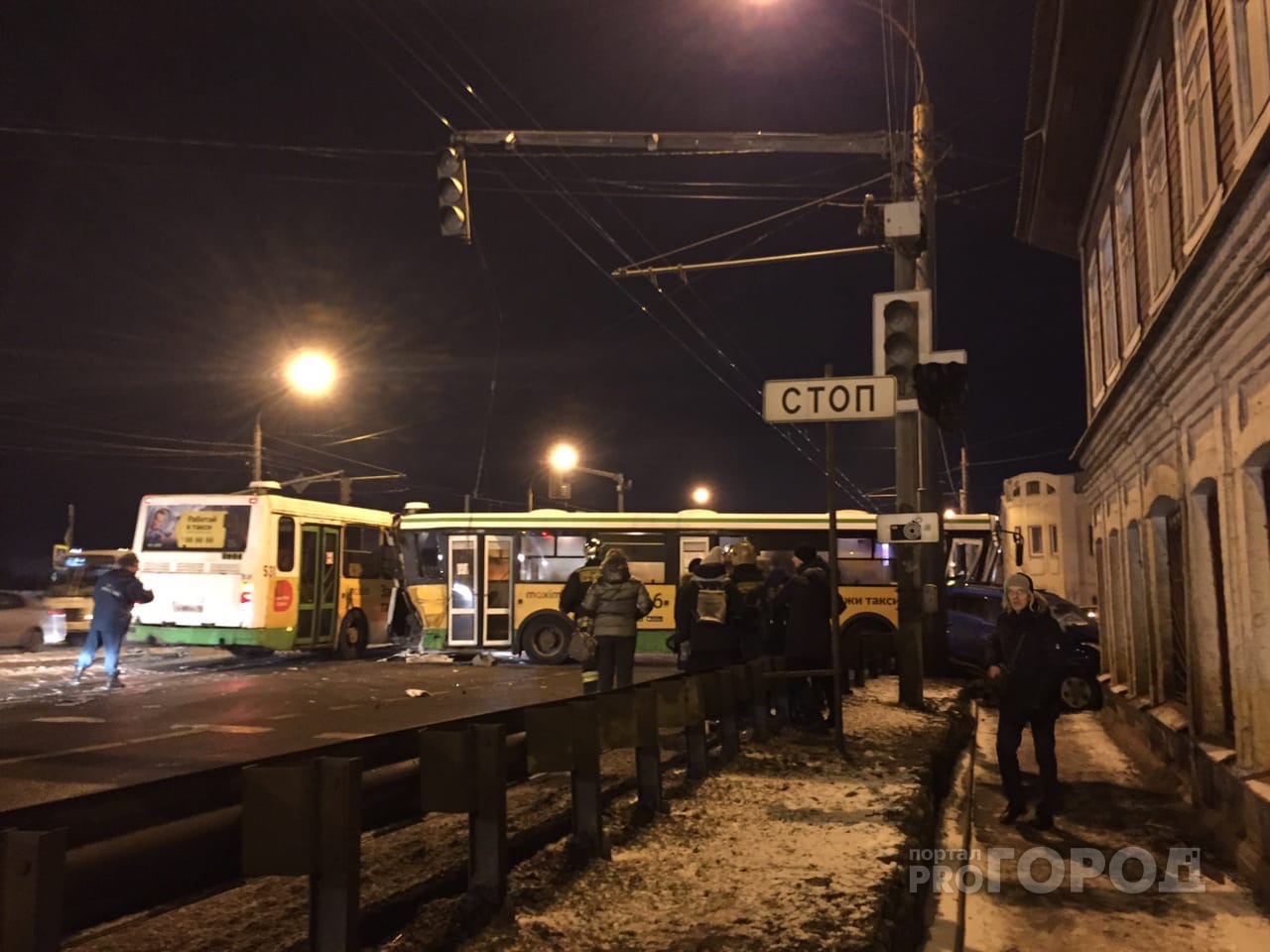 Скорой не подъехать: из-за аварии с автобусом парализовало Московский проспект