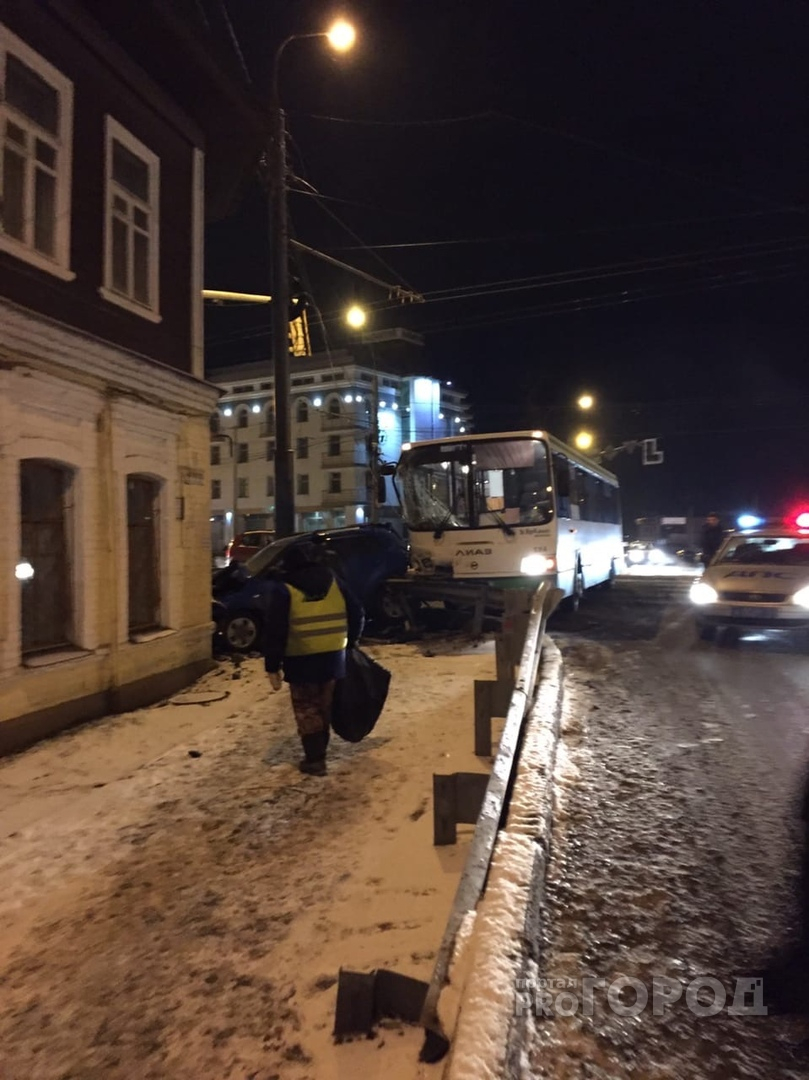 Пострадавших уже 17: подробности смертельного ДТП с автобусами на Московском проспекте