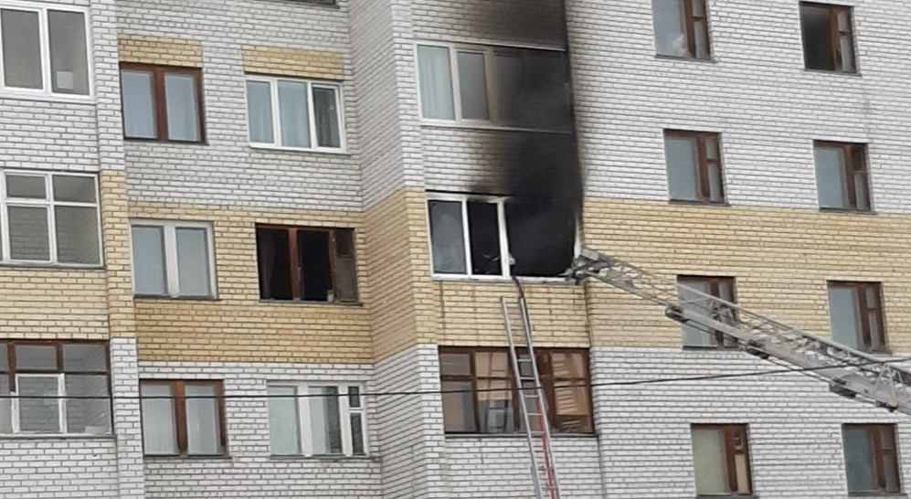 "Владельцы плачут": 30 человек эвакуировали при пожаре в Ярославле