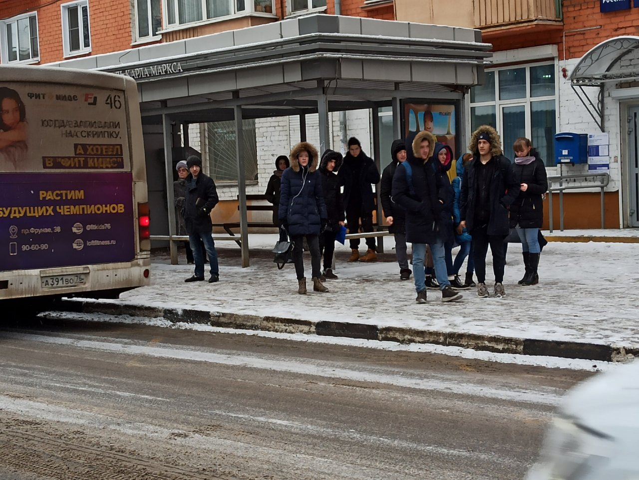 "Заставили платить наличными": ярославцы высмеяли "подарок" властей студентам