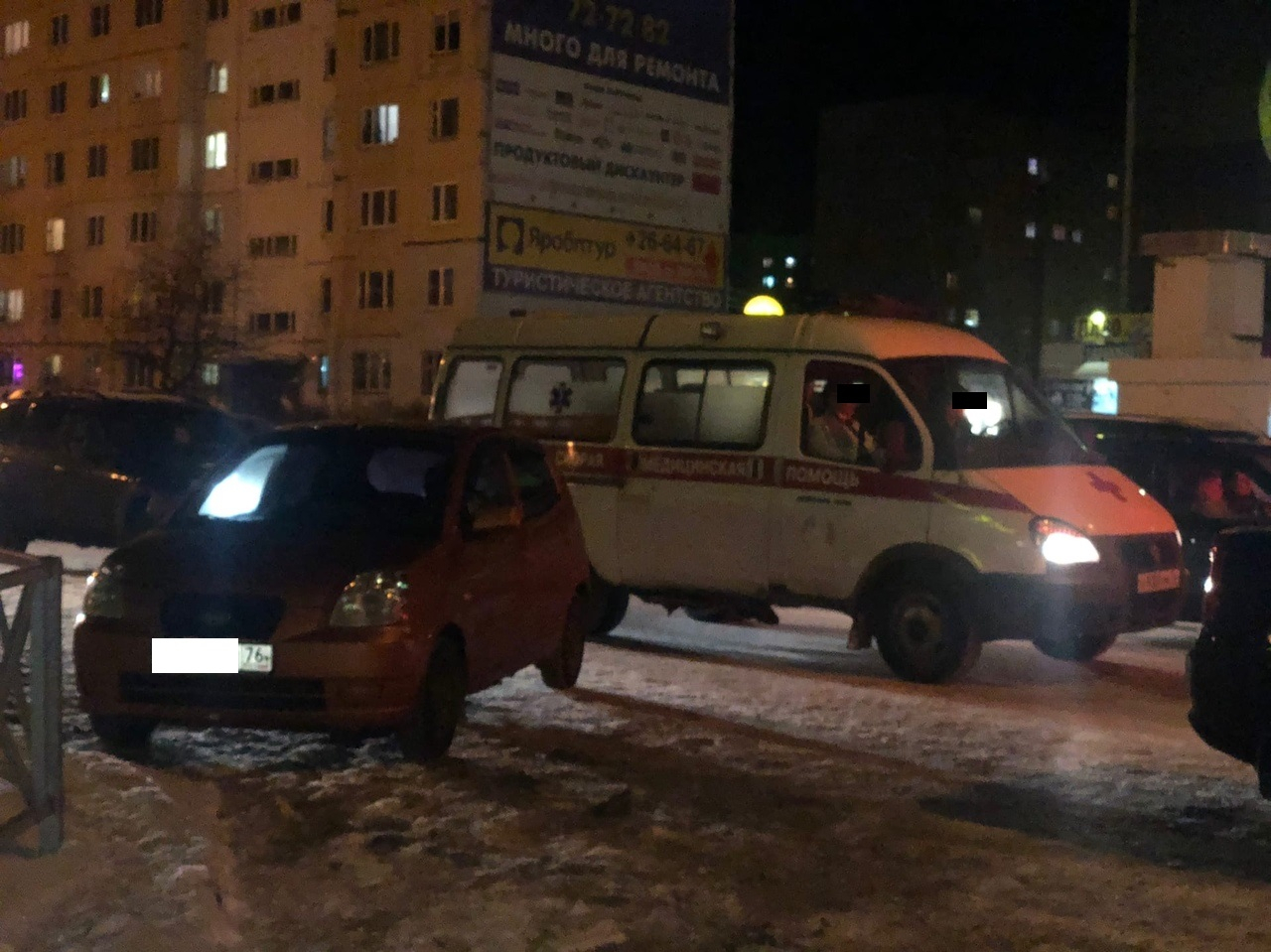 Бабушку с внучкой на санках сбил водитель иномарки в Ярославле