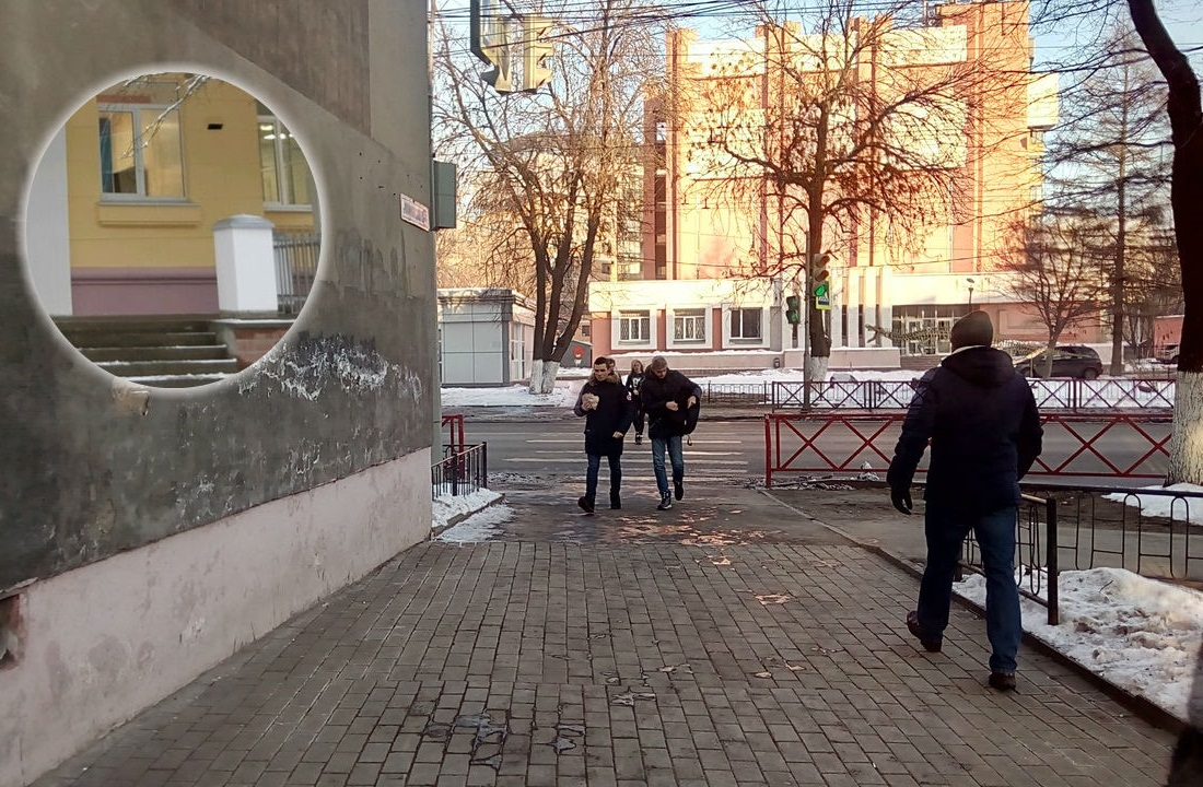 "Избитого выгнали ждать скорую на улице": скандал в детском центре Ярославля