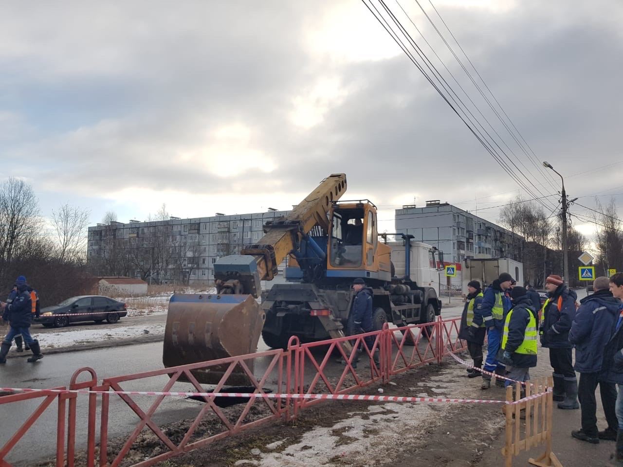 Обвал грунта на дороге: озвучили причины ЧП в Ярославле