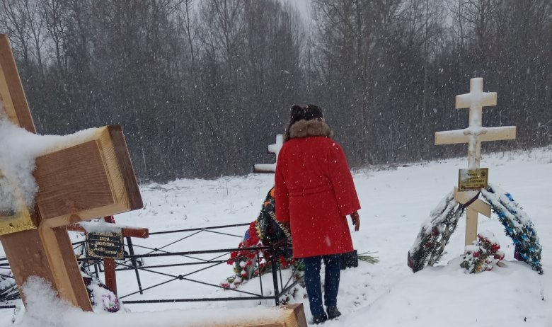 Страшно, что там на глубине: о рухнувших могилах сообщили родные покойных в Ярославле