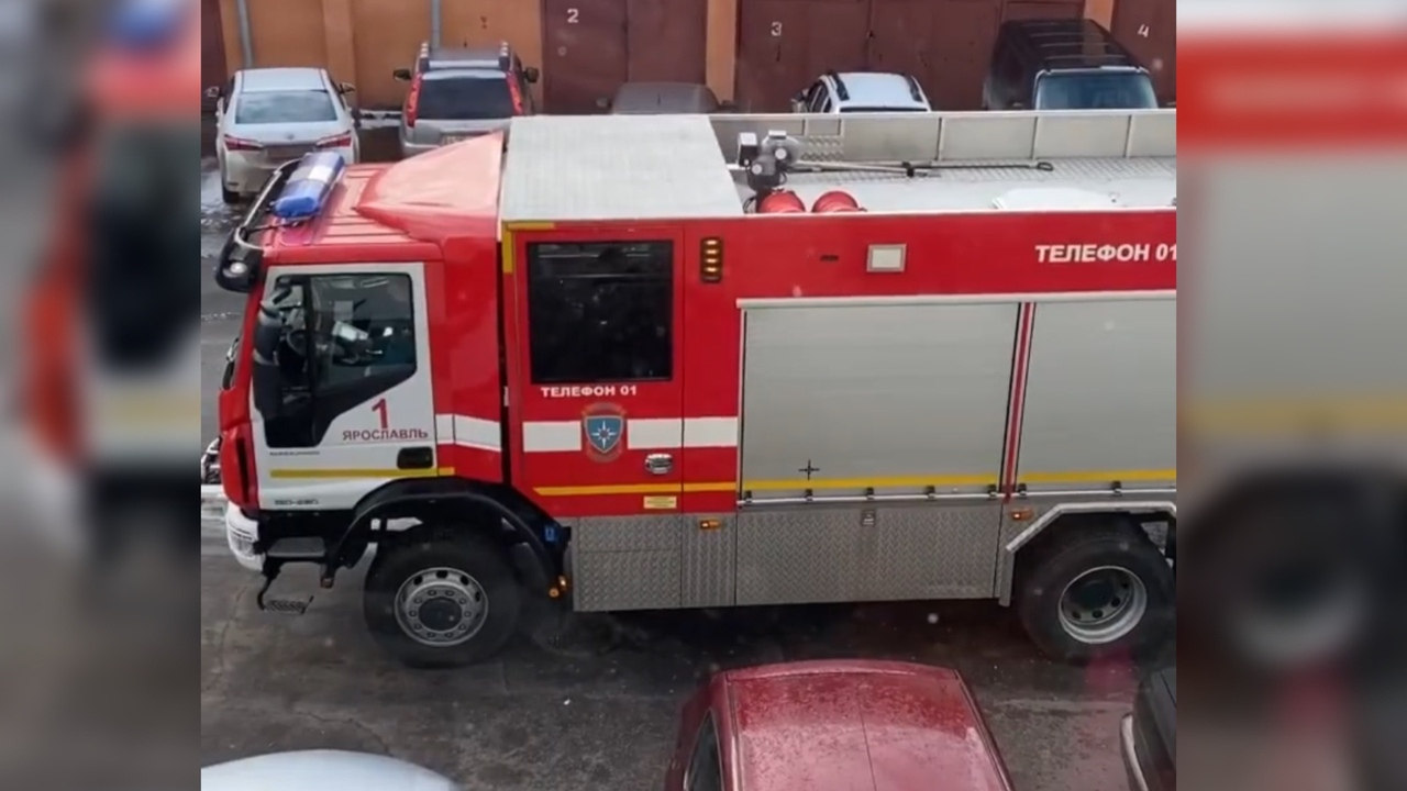 Три машины спасателей около ТЮЗа: что происходит в центре Ярославля