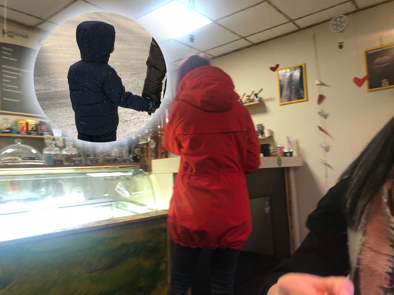"Пускать не положено": скандал из-за описавшегося в кафе ребенка устроили в Ярославской области