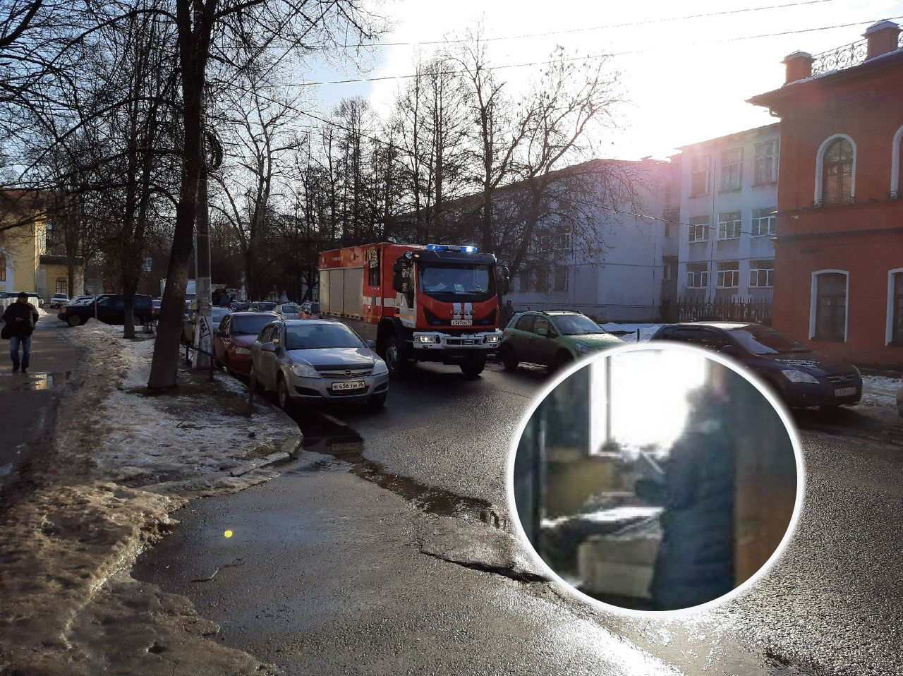 Ринулся за детьми в огонь: пожарный спас семью в Ярославле
