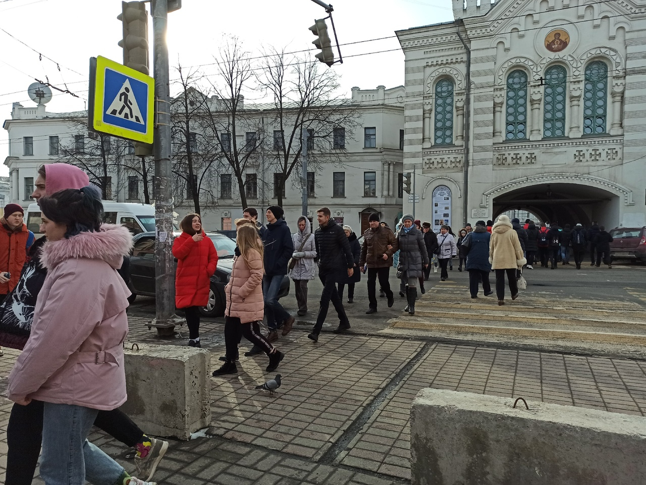 "Потенциально опасно" на улице: жёлтый уровень объявили в Москве и Ярославле