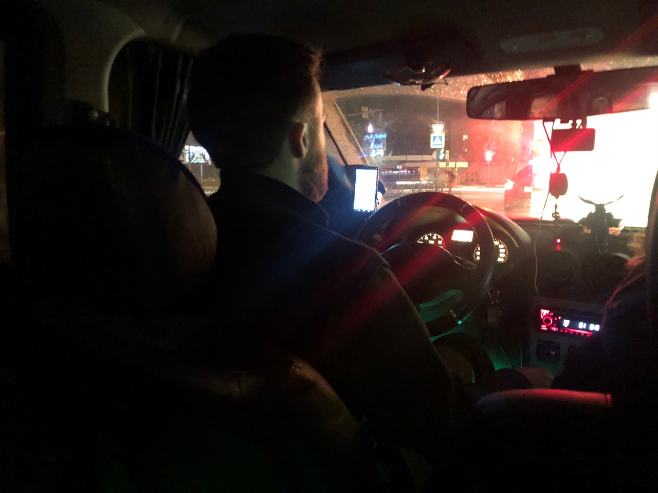 "Когда невежливо молчишь": яндекс-такси обнародовал оценки пассажирам