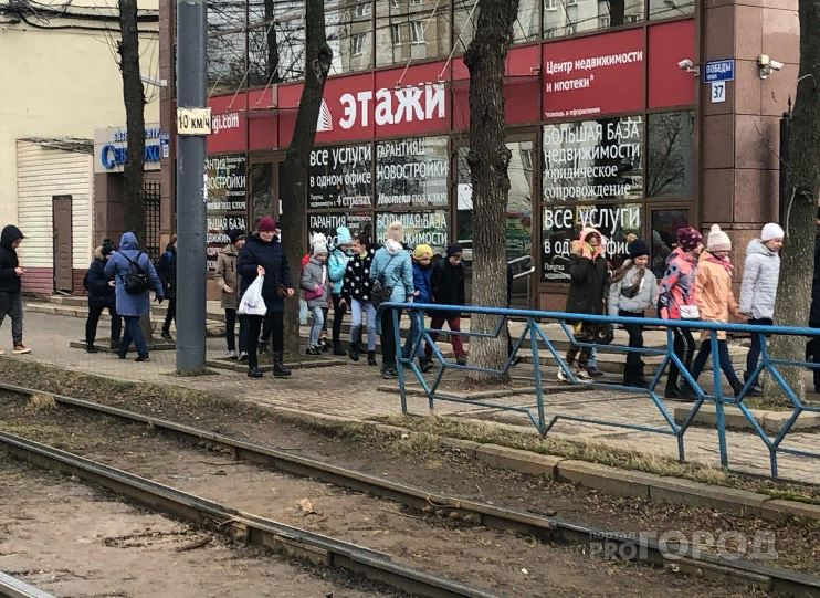 Школьники рискуют остаться на бесконечных каникулах: как бьются с коронавирусом в Ярославле