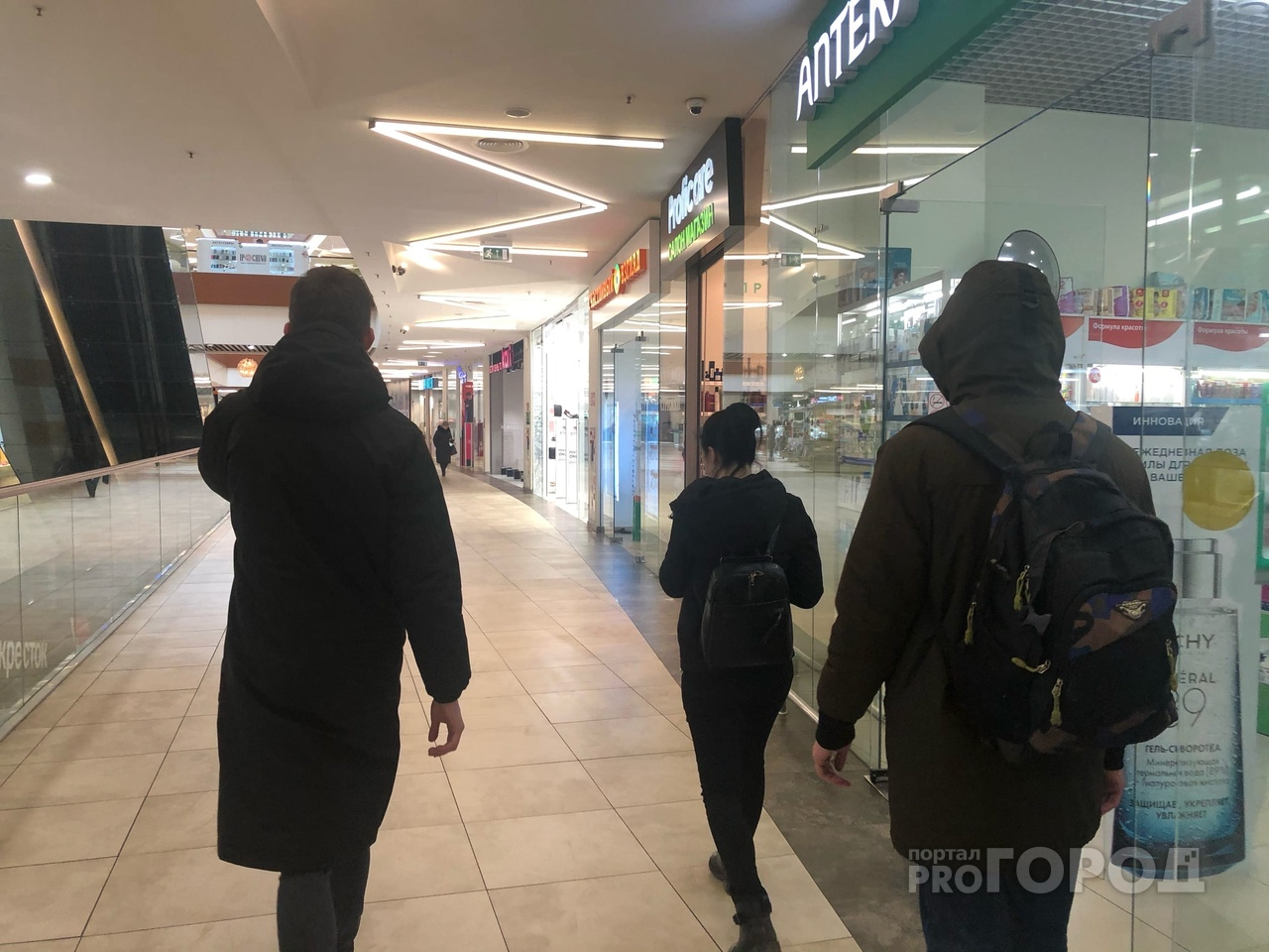"Детей будут ловить в торговом центре": массовая рассылка в школьных чатах напугала родителей в Ярославле