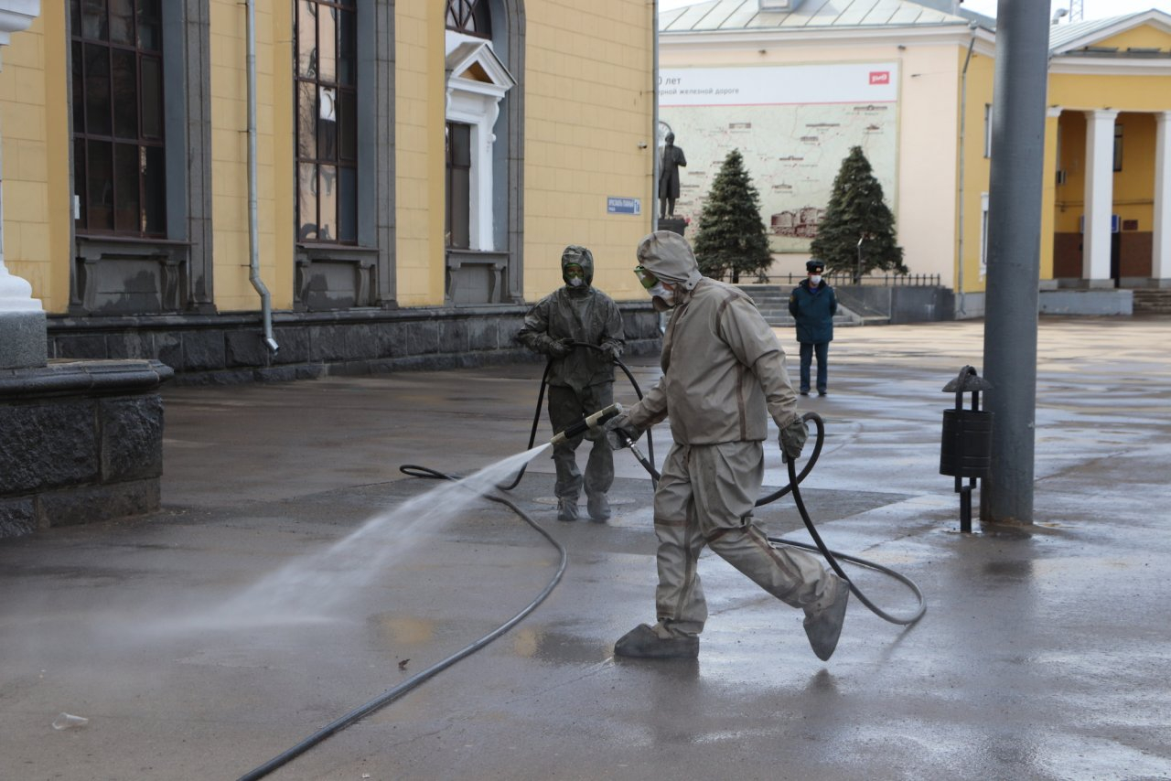 В серых костюмах окружили вокзал: что делают спасатели МЧС в центре Ярославля