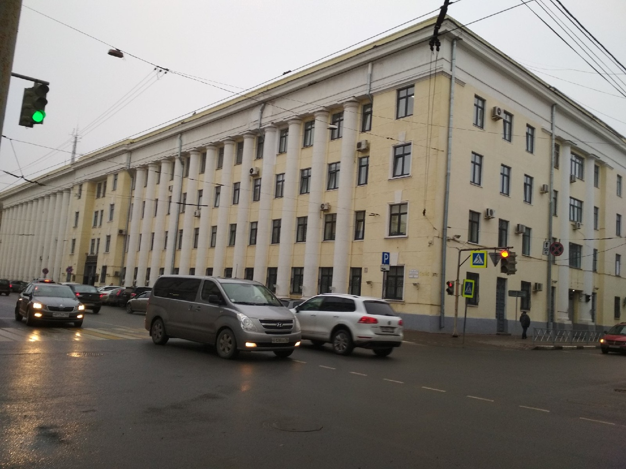 Двух полицейских с COVID-19 госпитализировали в инфекционную больницу в Ярославле