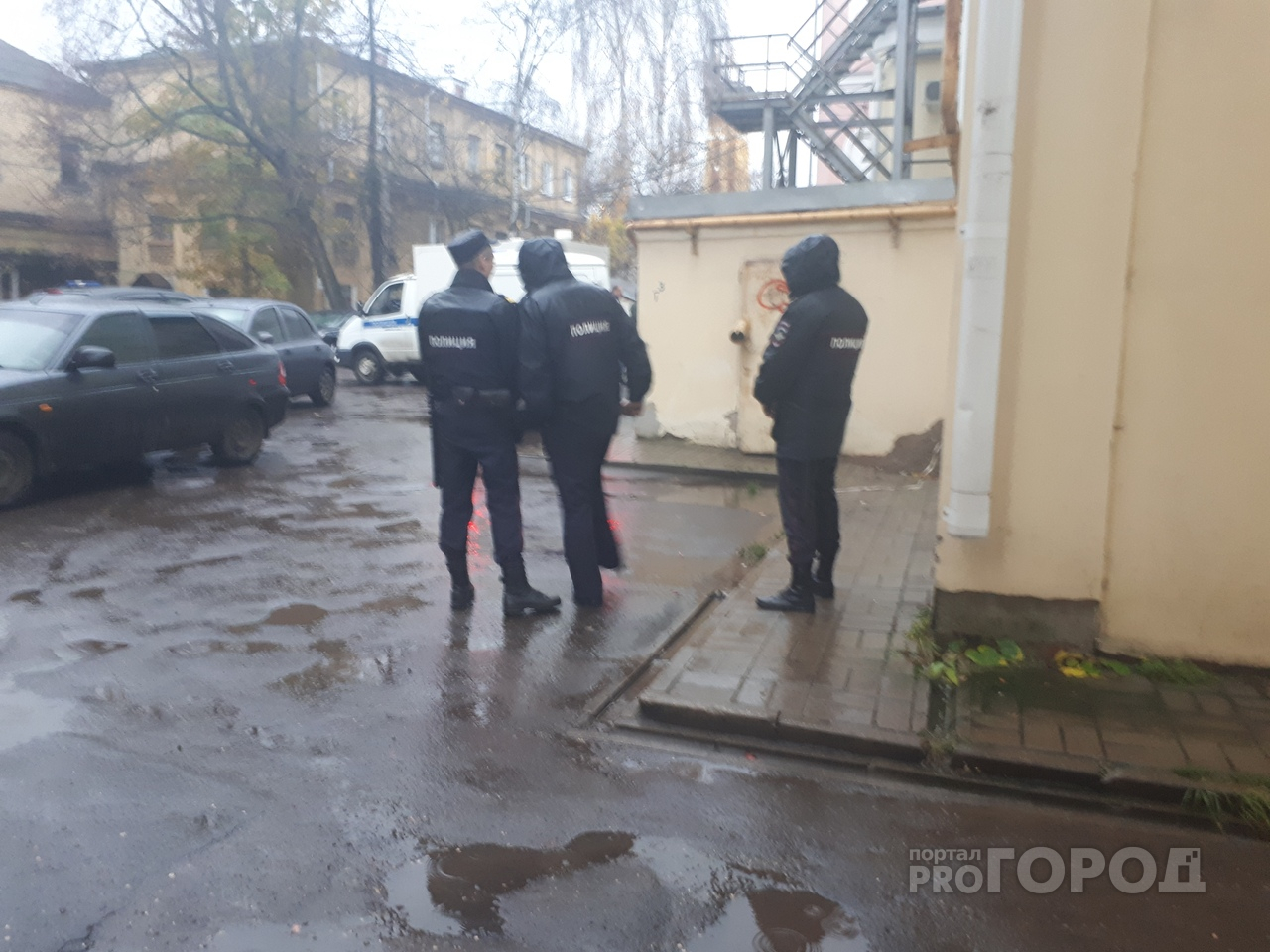 Вонзил клинок в голову: молодой ярославец убил мужчину на глазах у матери