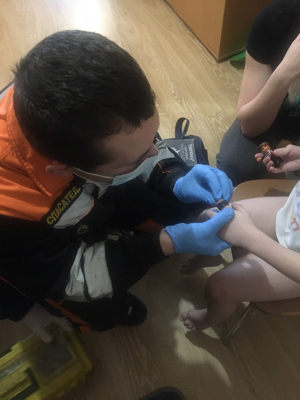Случай на самоизоляции: спасатели помогли четырехлетнему малышу в Ярославле