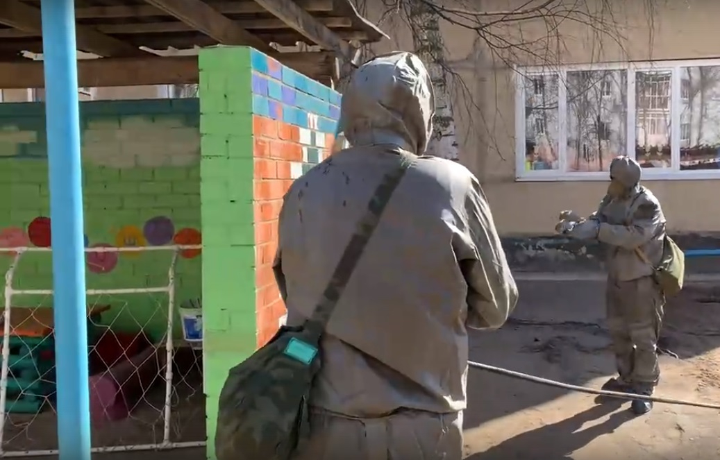 У родителей COVID-19: военные дезинфицируют детские сады под Ярославлем. Видео