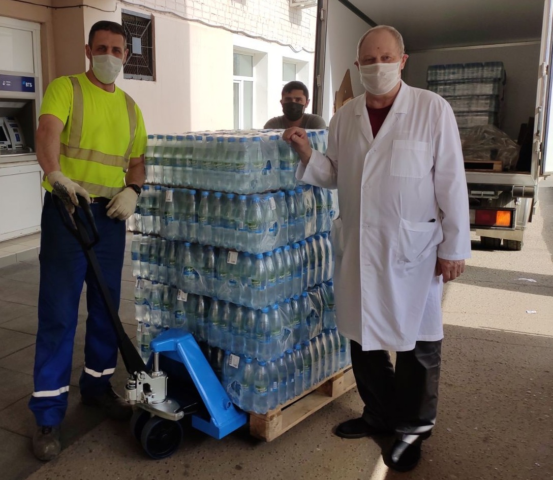 «Ярпиво»передал 27 тысяч бутылок питьевой воды в больницы Ярославля