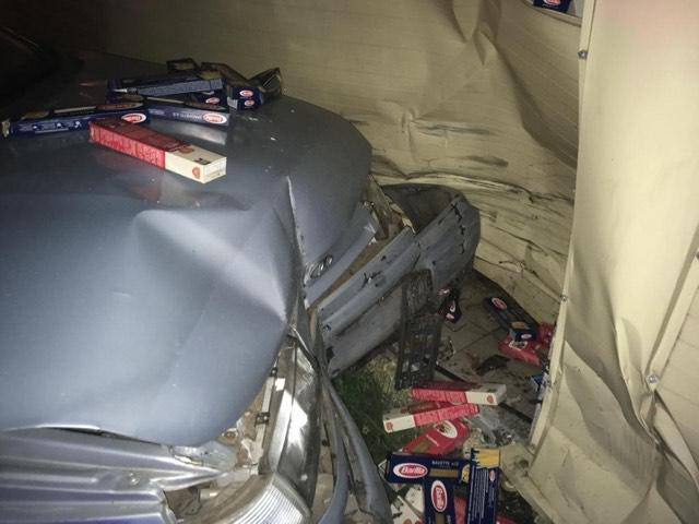 Авто завалило макаронами: ярославец протаранил гипермаркет в Брагино. Кадры