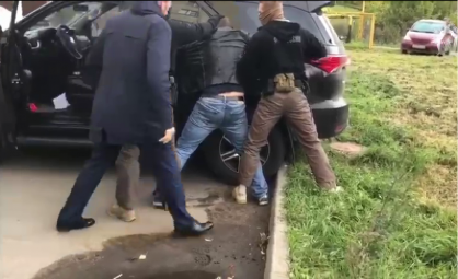 Взяли в машине: видео задержания московского адвоката в Ярославле