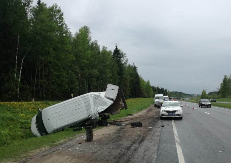 Микроавтобус разорвало от удара: подробности ДТП под Ярославлем