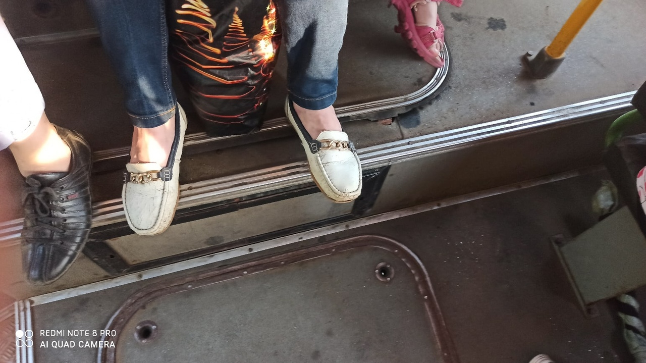 «Там жара в 50 градусов»: ярославец рассказал, как обжег ногу в троллейбусе.Видео