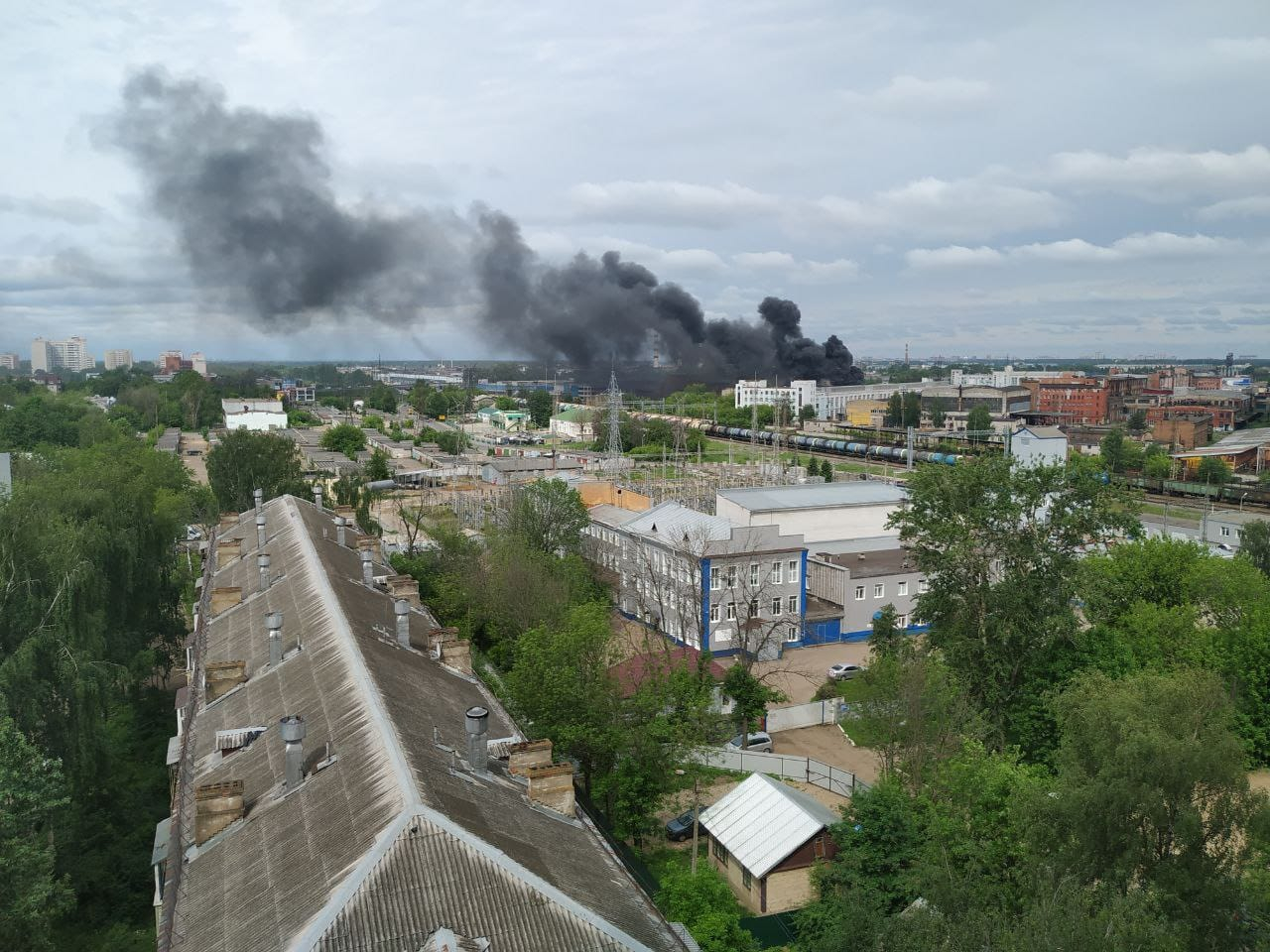 «Дым дошел до парка Юбилейный»: очевидцы о страшном пожаре в Ярославле