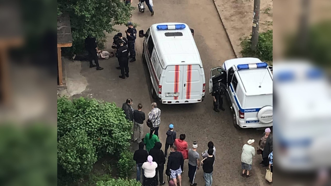 Заперся в квартире и вырвал газовый шланг: из-за буйного соседа спецслужбы окружили дом в Ярославле