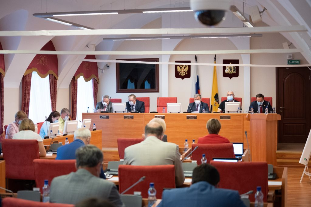 Коронавирус не может быть оправданием проблем: депутаты приняли отчет губернатора о работе Правительства в 2019 году