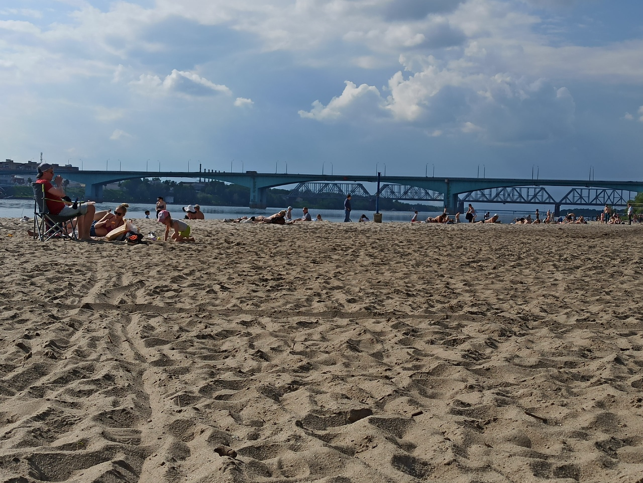 Черные шары на пляжах города: сообщили, где опасно купаться в Ярославле