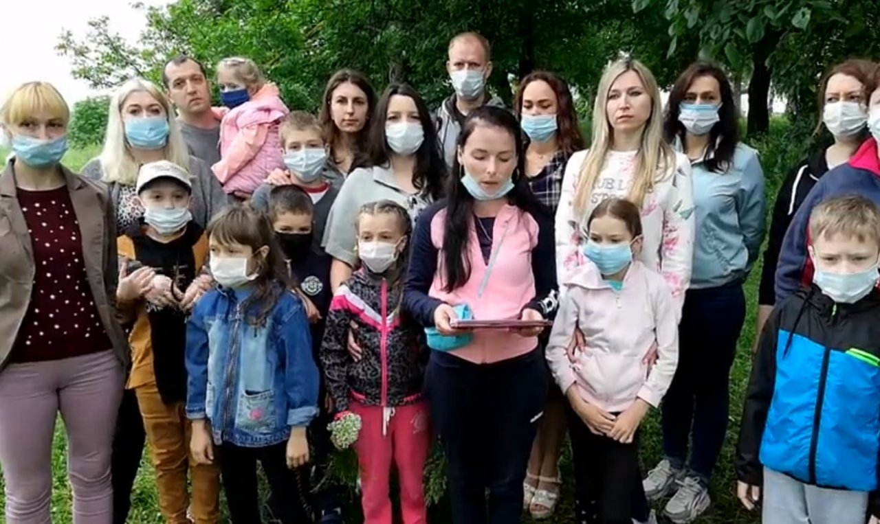 "300 семей вылетят из программы": ярославцы записали видеобращение к Путину