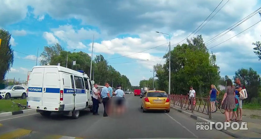Под колесами - трехлетний малыш: женщину с ребенком сбили в Рыбинске