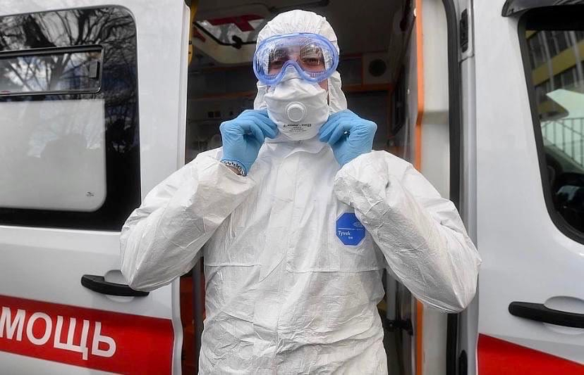 Смерть мужчины не помешала снять маски: назвали новые цифры по коронавирусу в Ярославской области