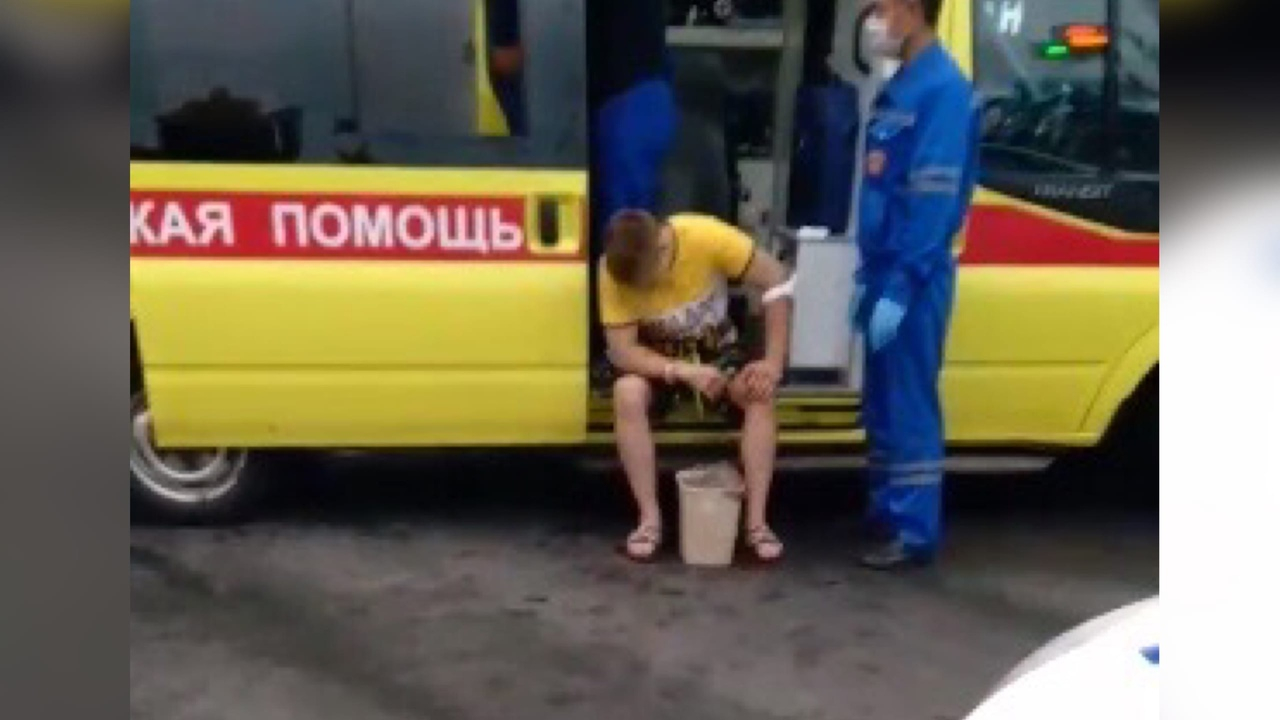 Лужа крови на дороге: трое пострадали в ДТП в Ярославле.Видео