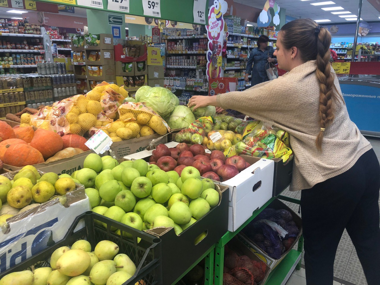 "200 рублей за кило?!": ярославцы возмутились ценами на яблоки